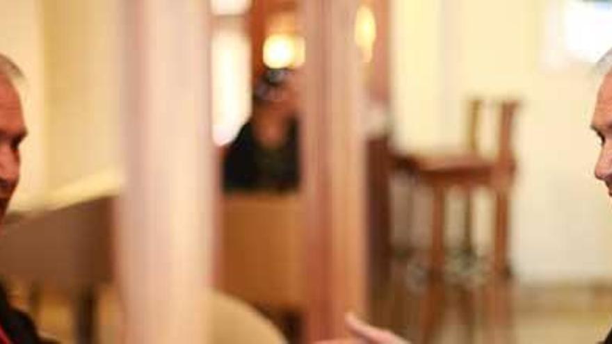 José Colomar durante la entrevista en la cafetería del hotel Royal Plaza de Vila.