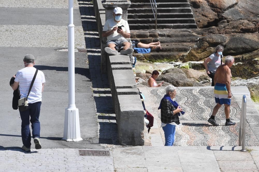 La entrada de la fase 2 de la desescalada permite tomar el sol y bañarse en las playas.