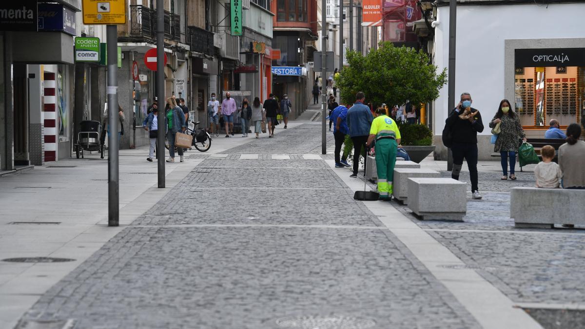 Ciudadanos con mascarilla en la ciudad de A Coruña.