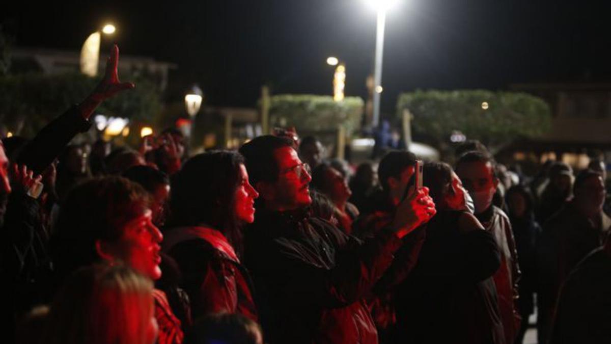 Comunión de Joven Dolores con su público en Sant Jordi