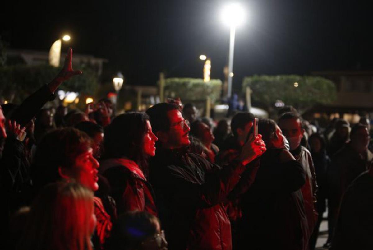 Comunión de Joven Dolores con su público en Sant Jordi