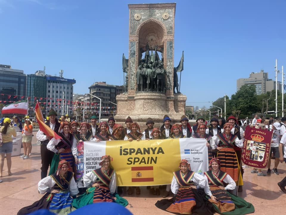 GALERÍA | Doña Urraca presume de folclore de Zamora en Estambul
