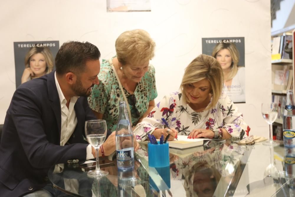 Terelu Campos firma ejemplares de su libro en Málaga