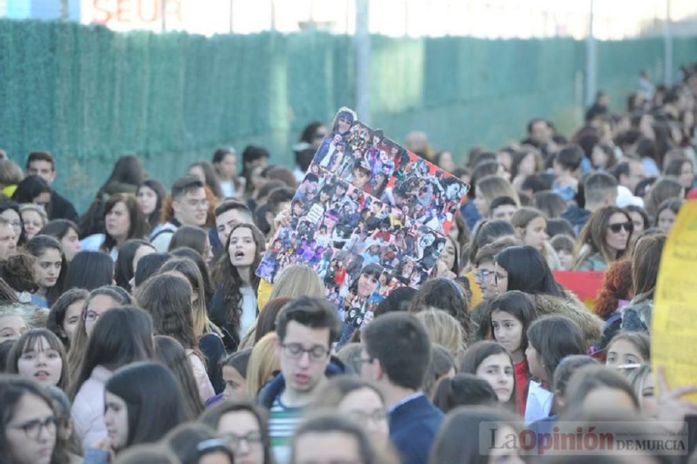 Firma de discos de Aitana en Murcia