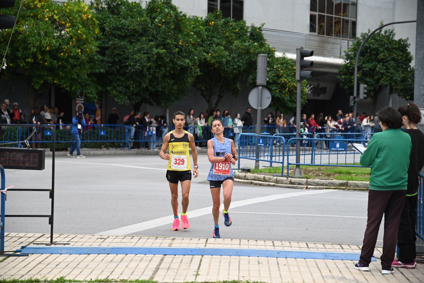 GALERÍA | Alexandre Miguel Carrilho y Gema Martín ganan el medio maratón Elvas-Badajoz