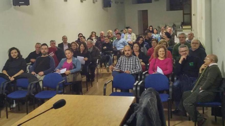 La reunión para la constitución de la nueva asociación se celebró anoche en el salón de plenos de El Palmar.