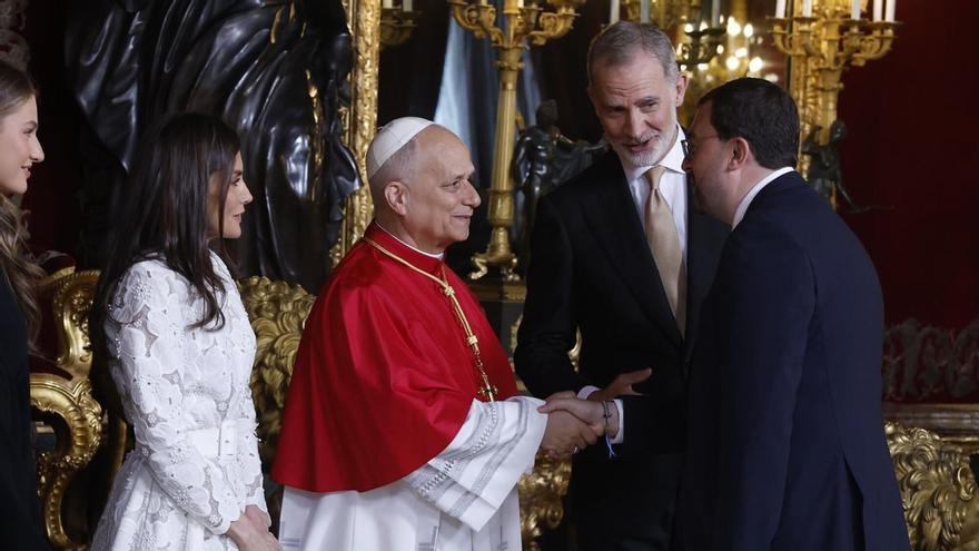 El Papa, inesperado aliado de Barbón frente a las críticas de Vox por la vivienda: "No sé qué tienen ustedes de cristianos"