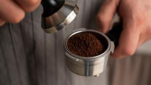 Amantes del buen café: este es el molinillo que necesitas para potenciar aún más su sabor