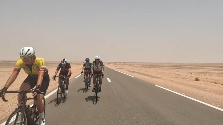 Siete ciclistas españolas participan en la 17ª carrera internacional del Sáhara