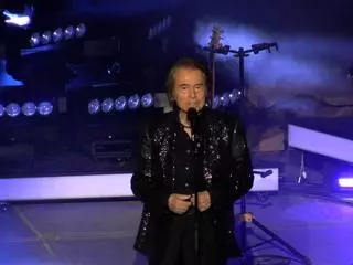 Raphael, impecable en su regreso a los escenarios con un público completamente entregado en Mérida
