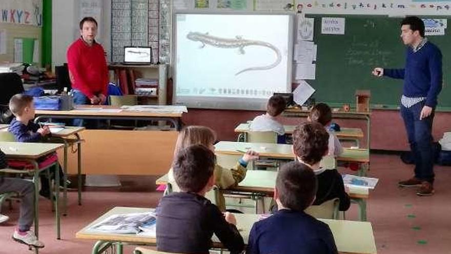 Charla didáctica sobre la Reserva en un colegio de Culleredo.