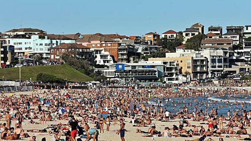 Playa de Bondi, en Sidney (Australia) fue desalojada ayer por el coronavirus.