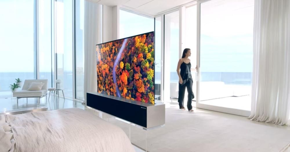 Imágenes del anuncio sobre la nueva televisión enrollable de LG, también grabado en la Casa de la Sardinera, en Xàbia.