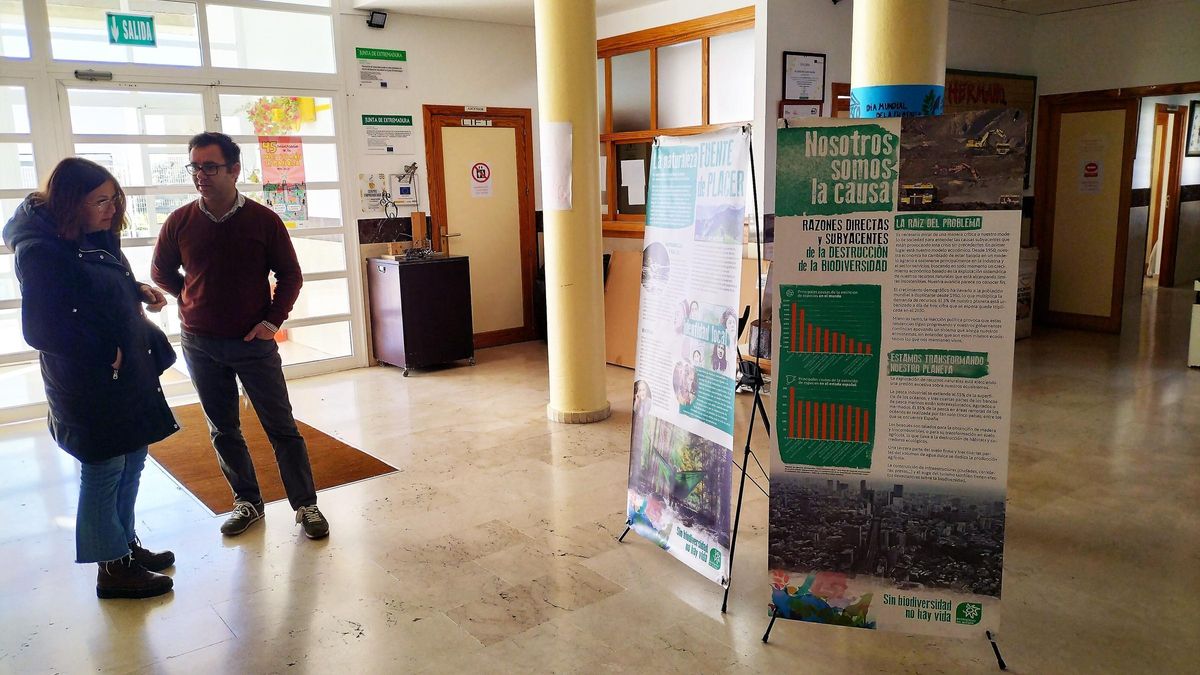 Exposición sobre biodiversidad en el IES Maestro Juan Calero