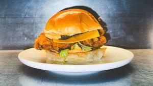 La burger de pollo frito de Antonia’s Burger.