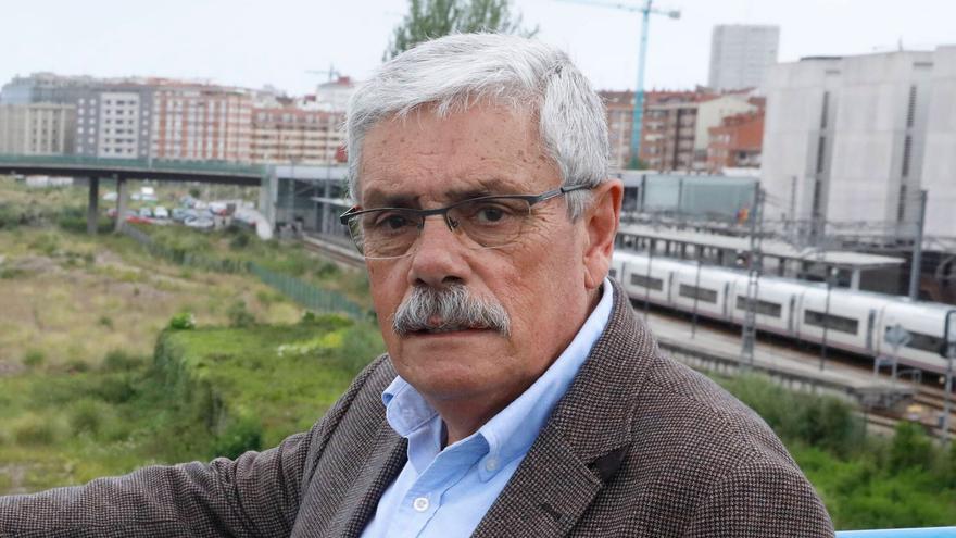 El portavoz municipal del PSOE de Gijón, Luis Manuel Flórez &quot;Floro&quot;, deja su acta de concejal