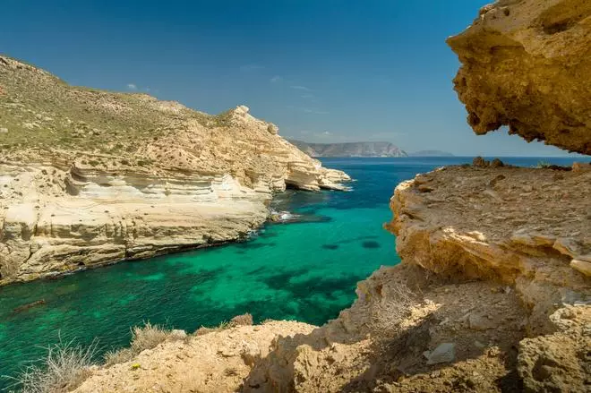 La playa más salvaje y virgen de España es un paraíso remoto escondido en Andalucía
