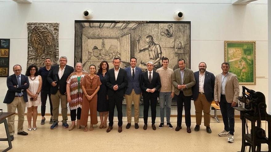 El alcalde de Elda defiende ante las Cortes Valencianas el valor emocional de la industria del calzado