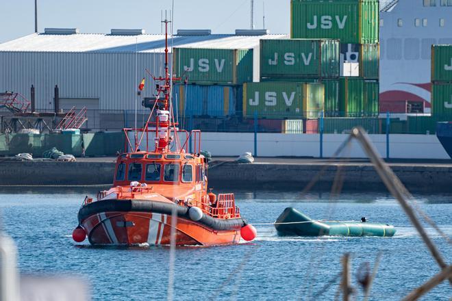 Salvamento Marítimo traslada a El Hierro un cayuco con unos 97 ocupantes