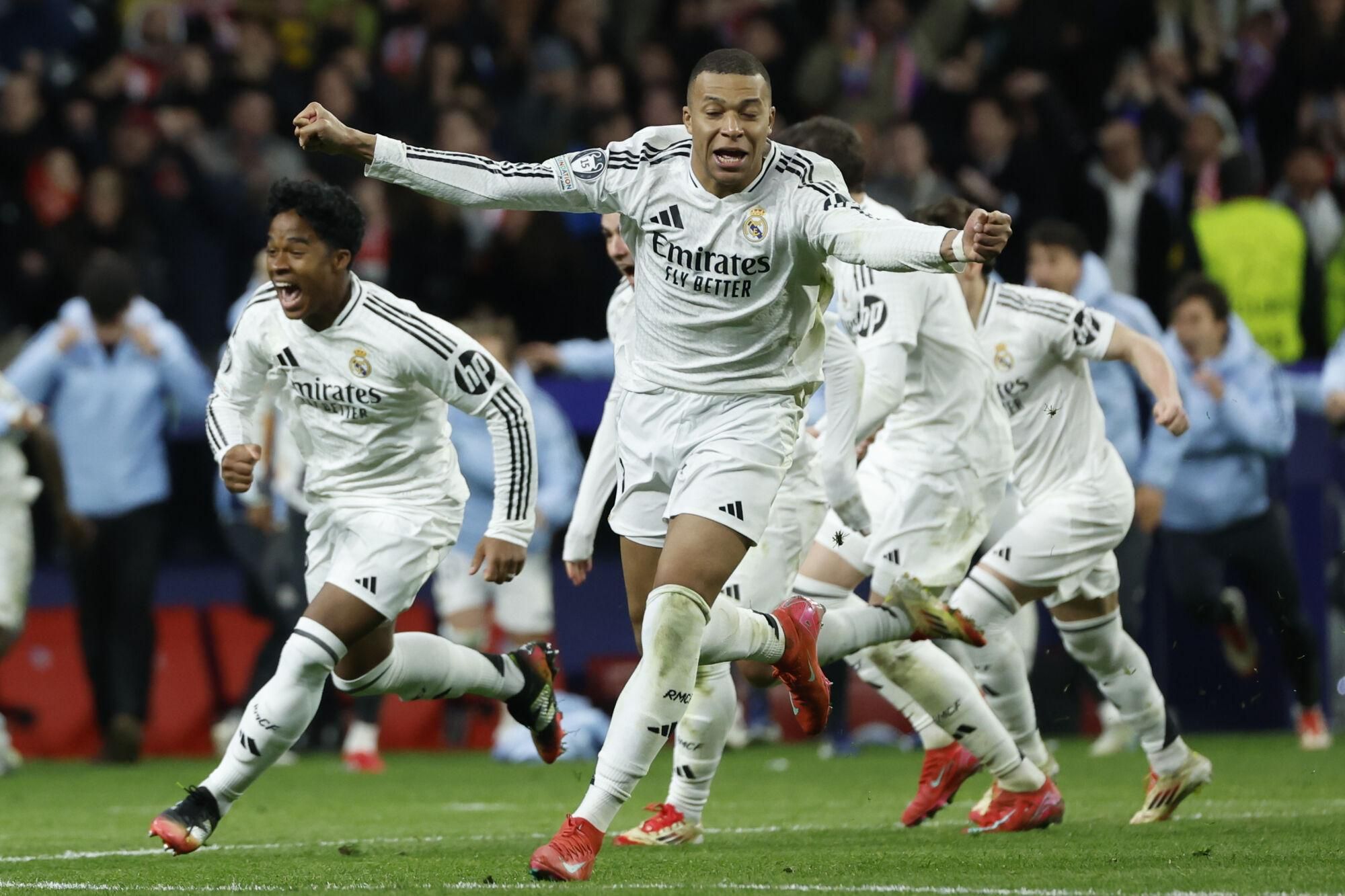 MADRID, 12703/2025.- El delantero del Real Madrid Kylian Mbappé celebra al término del partido de vuelta de los octavos de final de la Liga de Campeones que Atlético de Madrid y Real Madrid han disputado este miércoles en el estadio Metropolitano. EFE/Juanjo Martín