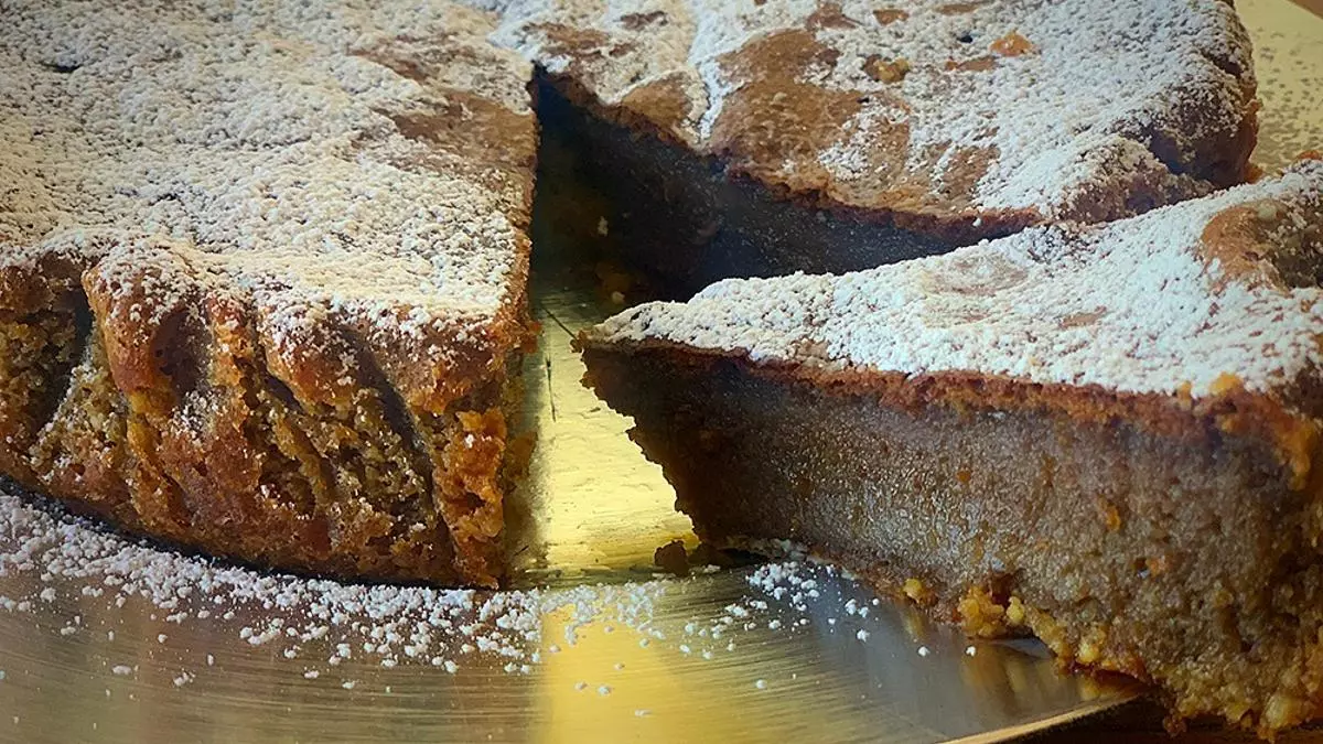 Vídeoreceta de la semana: así se hace una tarta de nueces con 4 ingredientes