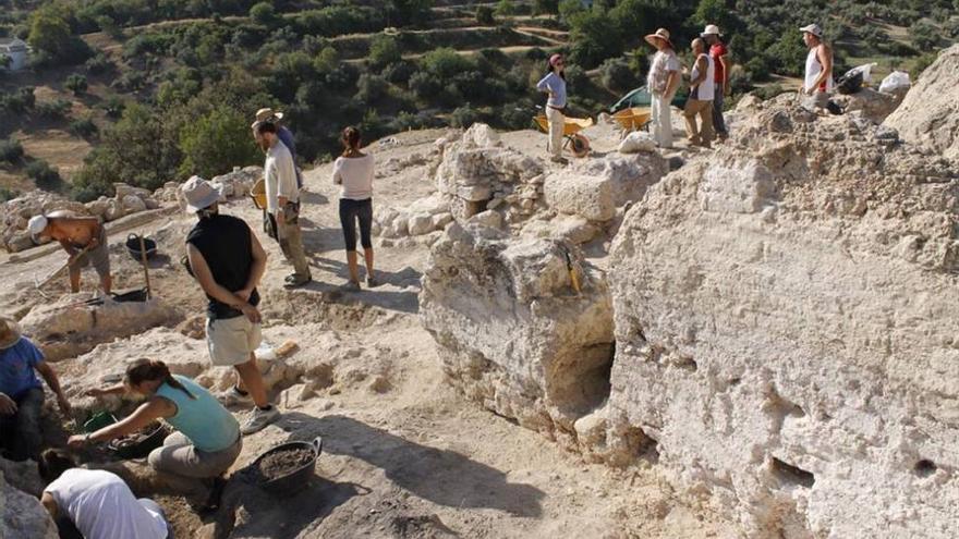 Descubren piezas de hace 2.400 años en el Cerro de la Merced