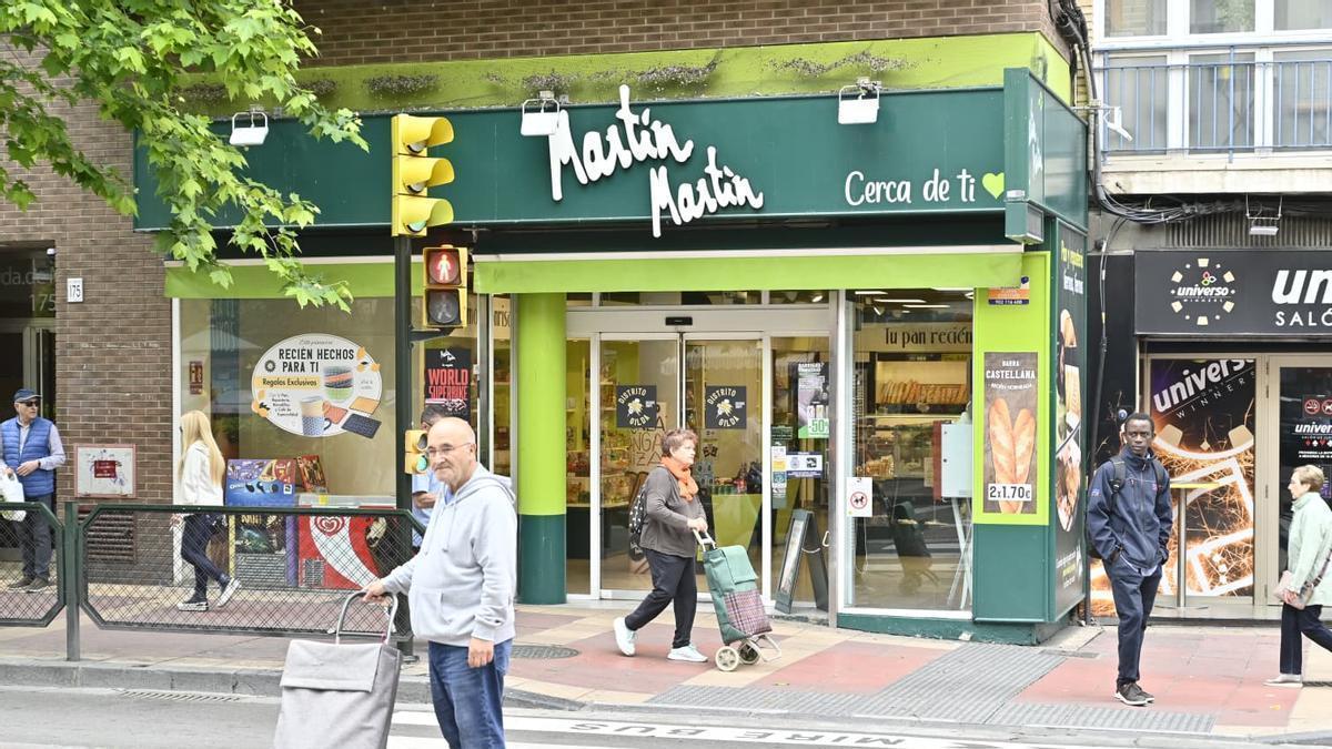 Robo en el 'Martín Martín' de la avenida Madrid, en el barrio de Las Delicias, en la madrugada de este jueves día 7 de mayo.