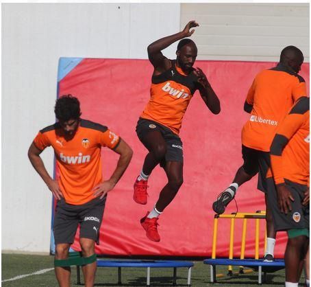 El Valencia CF prepara el duelo ante el Villarreal