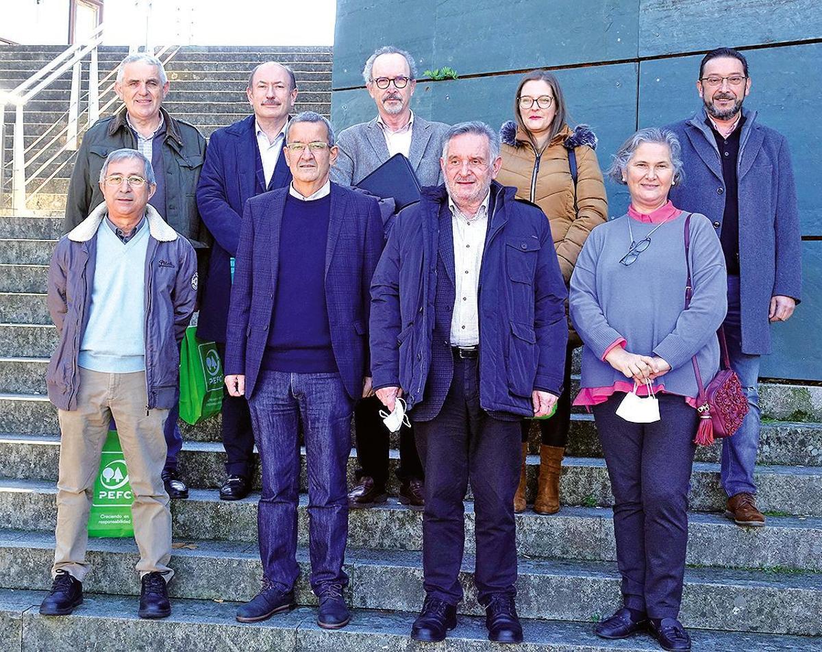Junto a Antonio Rigueiro acompañan en la nueva cúpula de la AFG como vicepresidentes Francisco Dans del Valle (Relacións Institucionais), Juan Ramón Gallástegui (montes particulares) y José Luis Campos Represas (montes vecinales); y como vocales Julio Aneiros; Manuel Galdo; Belén Mantiñán; Irene Díaz y José Manuel Suárez Gamallo. Foto: Gallego
