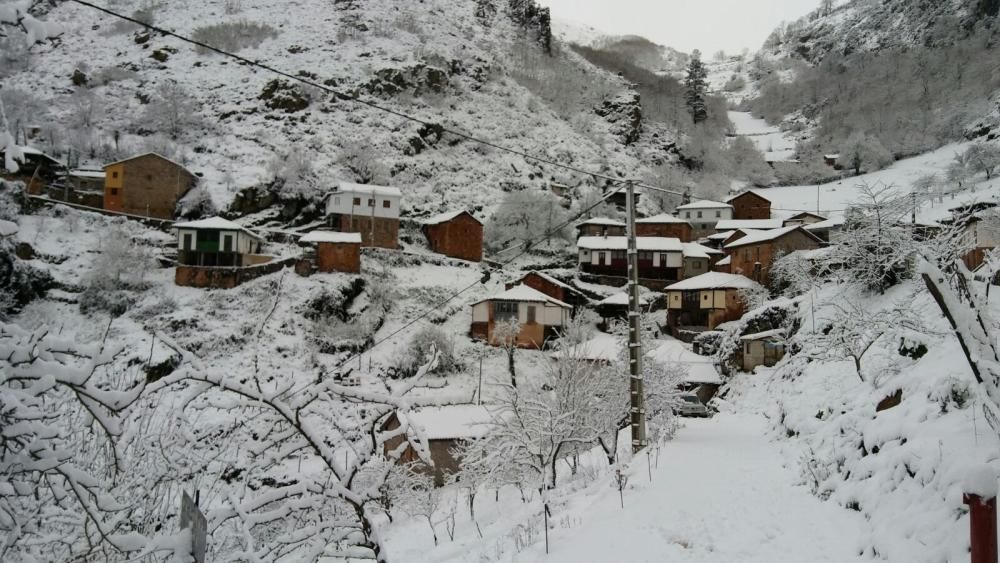 Pueblo de Pineda, en el Puerto de Somiedo