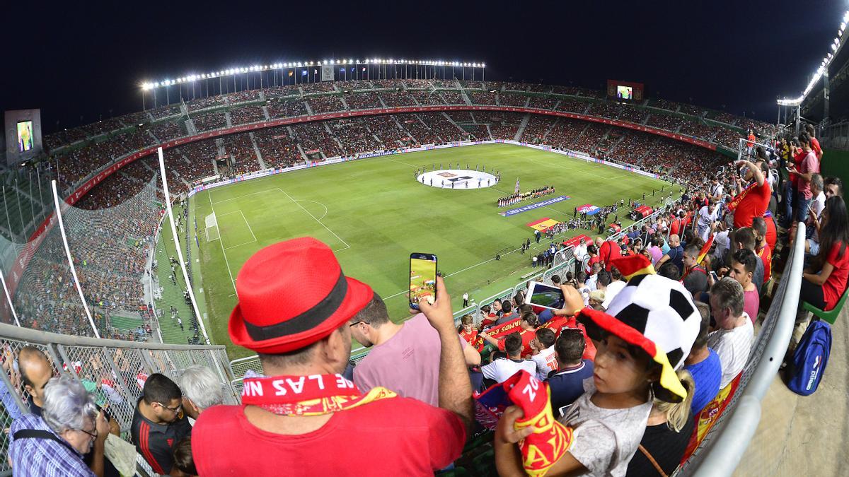 Panorámica del estadio Martínez Valero, durante el España-Croacia de 2018