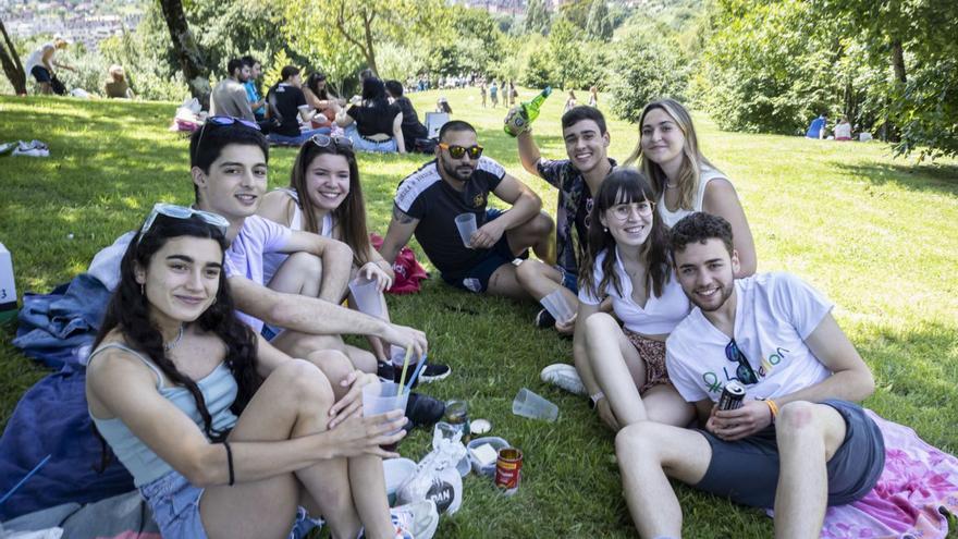 Los jóvenes cambian el bollu por l’escanciáu