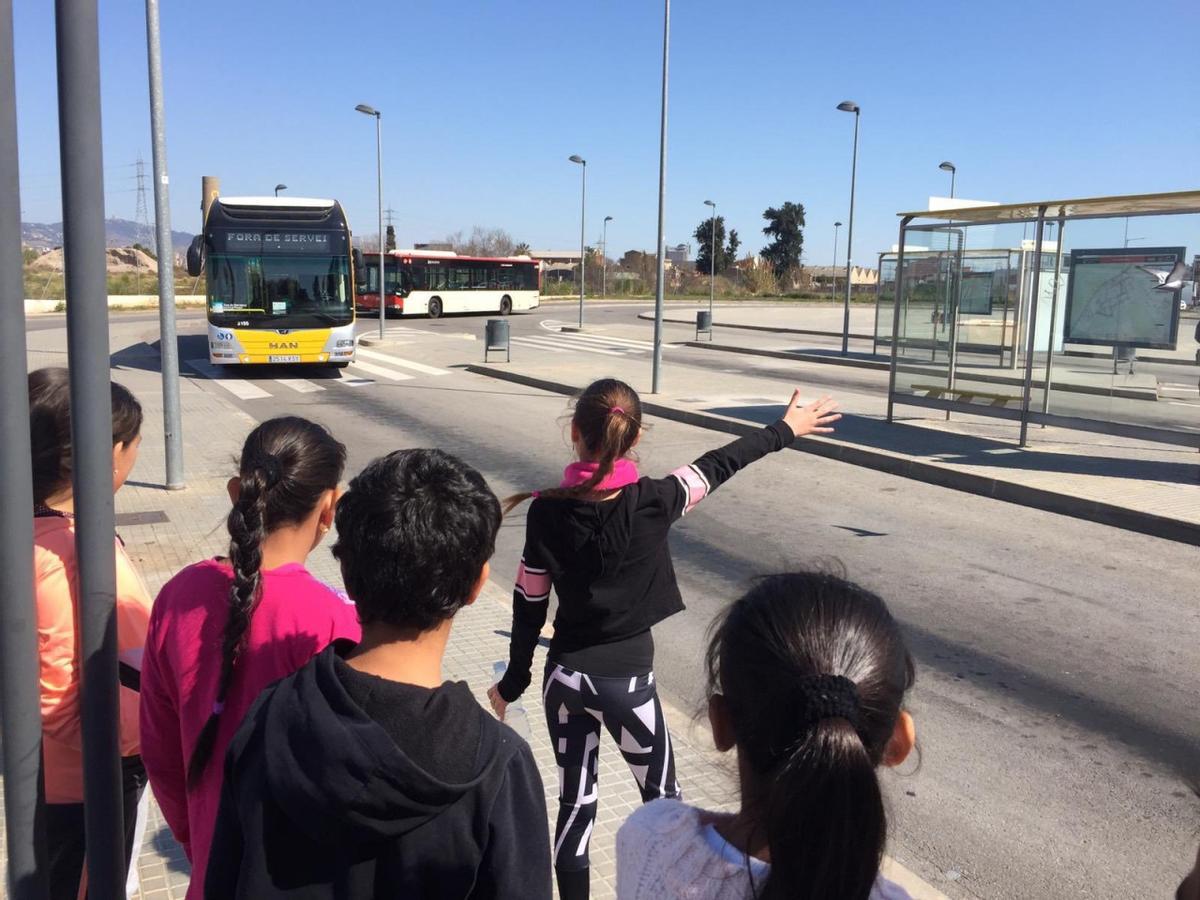 Els alumnes del Baix Llobregat i l’Hospitalet tornen a pujar al bus