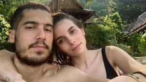 Idoia y Alex, dos españoles que, durante la vuelta a África en su coche, descubrieron uno de los mayores santuarios de fauna salvaje del mundo.