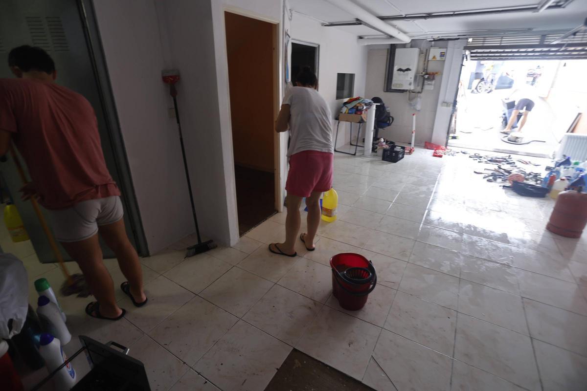 Daños en una vivienda por fuertes lluvias en Torrent