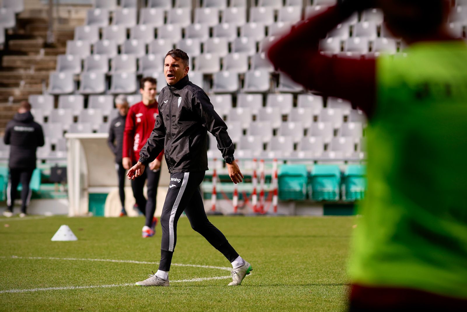 El Córdoba entrena ante su afición en El Arcángel