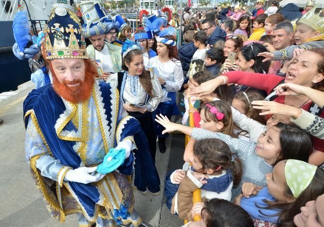 REYES MAGOS LLEGADA BARCO