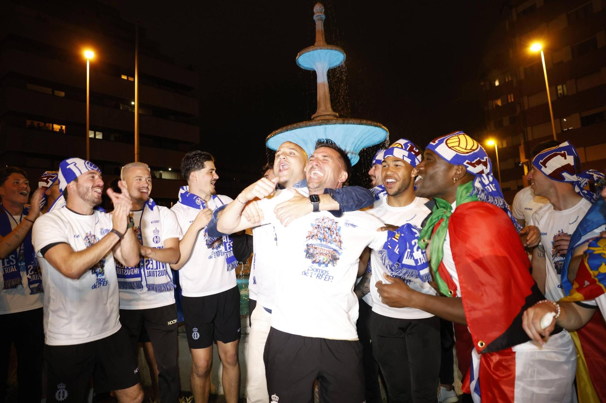 EN IMÁGENES: Locura en las calles de Avilés por el ascenso