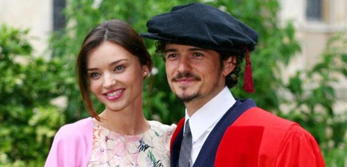 Orlando Bloom, que va rebre una distinció de la Universitat de Kent, el 2010, amb Miranda Kerr.