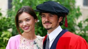 Orlando Bloom, que va rebre una distinció de la Universitat de Kent, el 2010, amb Miranda Kerr.