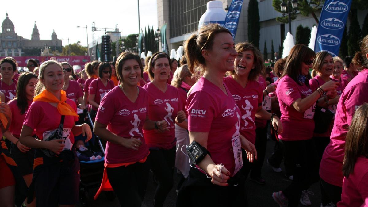 Carrera solidaria contra el cáncer de mama en Barcelona.