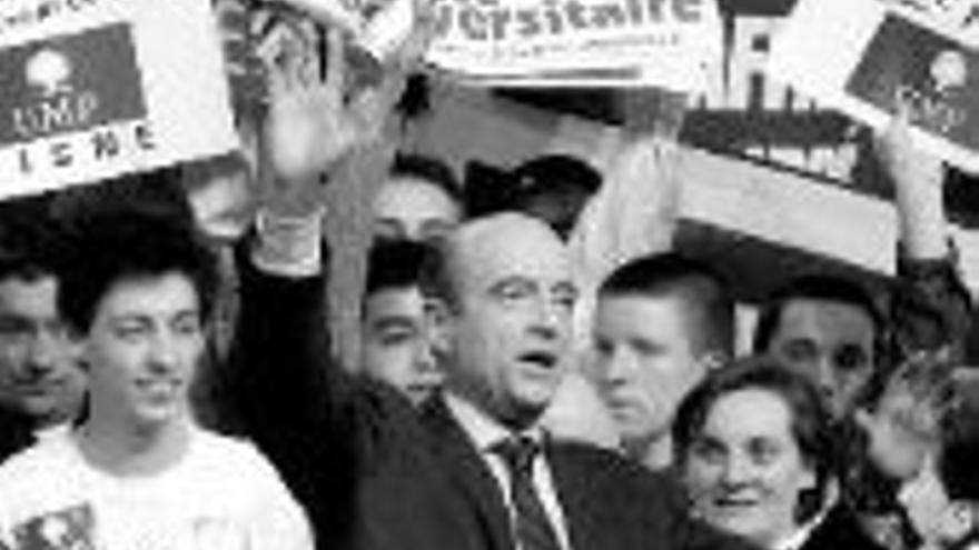 La dimisión de Juppé abre la lucha para suceder a Chirac