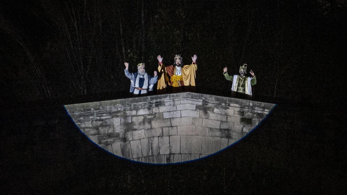 L’arribada de Melcior, Gaspar i Baltasar al Pont Vell, en l’edició de l’any passat de la tradicional cavalcada