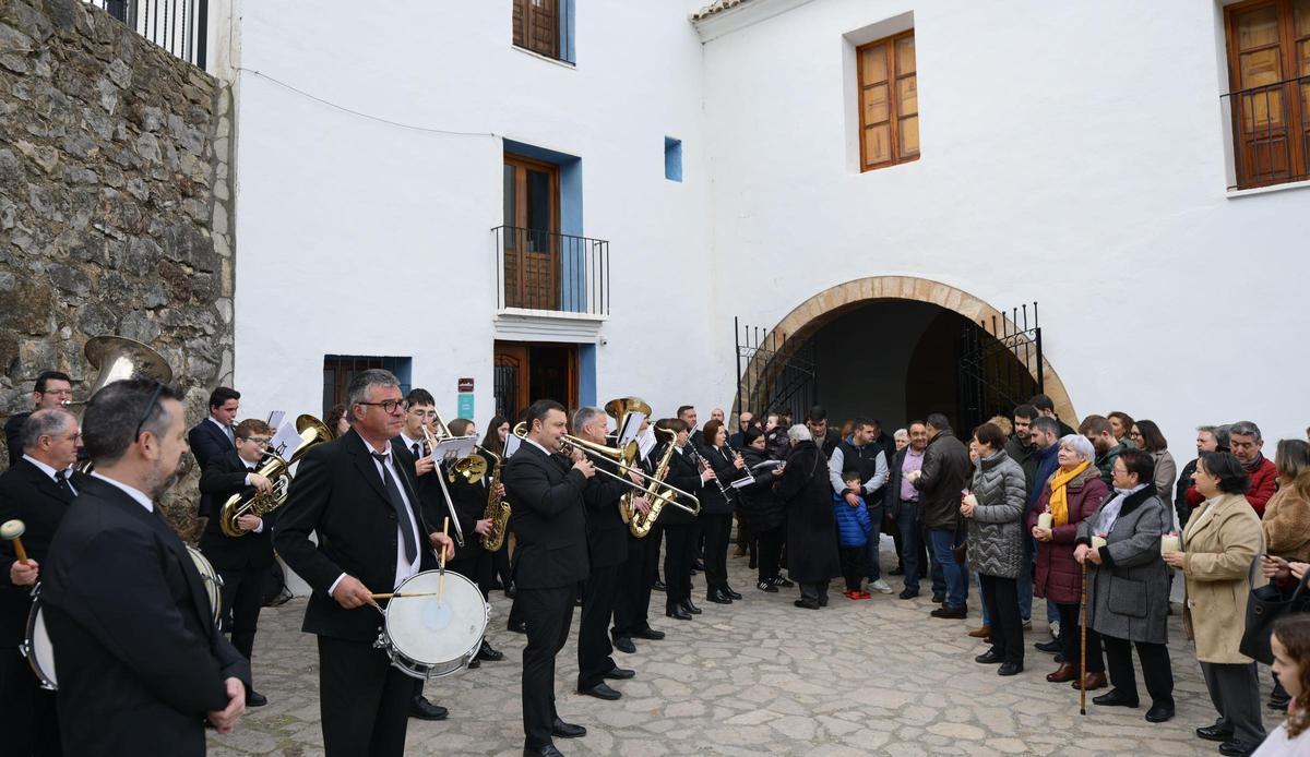 Bendición de la remodelación de la ermita de Sant Antoni Abat de Llucena Bendición de la remodelación de la ermita de Sant Antoni Abat de Llucena