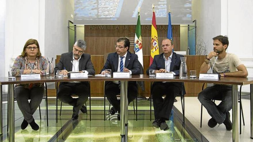 La Junta y los partidos pedirán al Gobierno central un ferrocarril &quot;digno&quot; para Extremadura