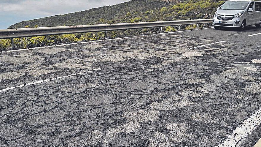 The Cabildo allocates 1.5 million euros to rehabilitate the road from Roque to La Escalona