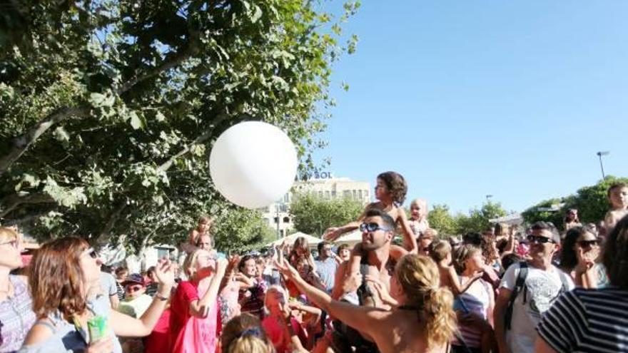 Festa de l&#039;escuma per als més petits a Roses