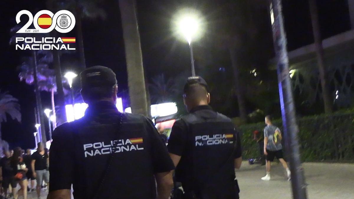 Agentes de la Policía Nacional en Ibiza.