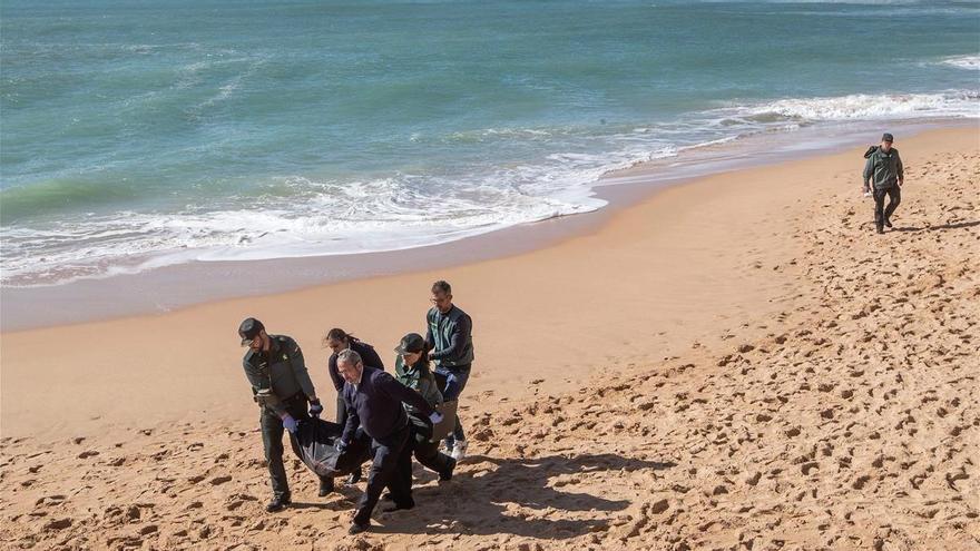 Cuatro inmigrantes mueren en otro sábado negro en el Estrecho