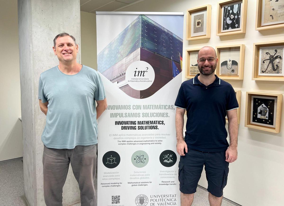 Rafael y Marcos, investigadores de la UPV que han desarrollado la 'supercalculadora' frente al VRS.